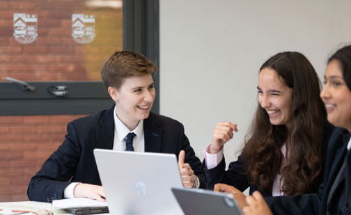 Sutdents using study spaces
